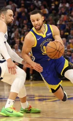 Stephen-Curry-Golden-State-Warriors-Dillon-Brooks-Memphis-Grizzlies-NBA-action-2022